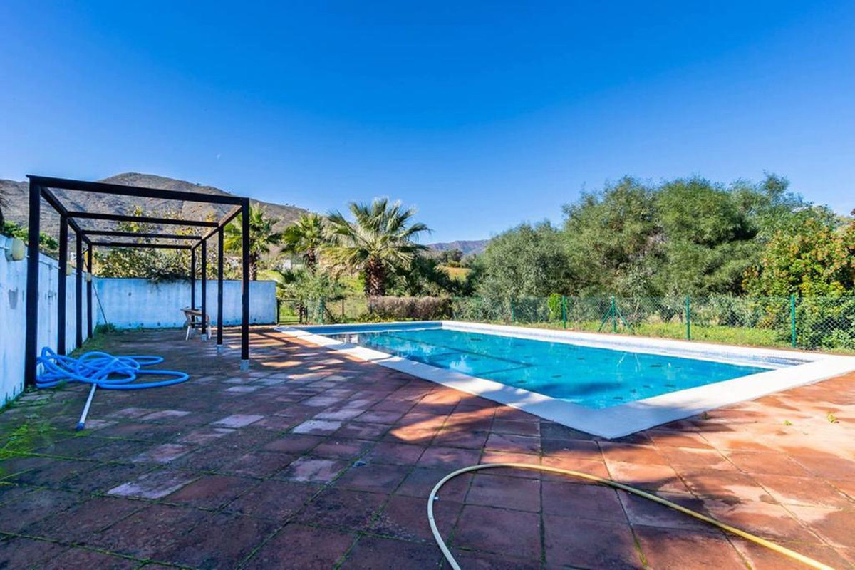 4 Bed, 4 Bath - Country House for Sale in Mijas
