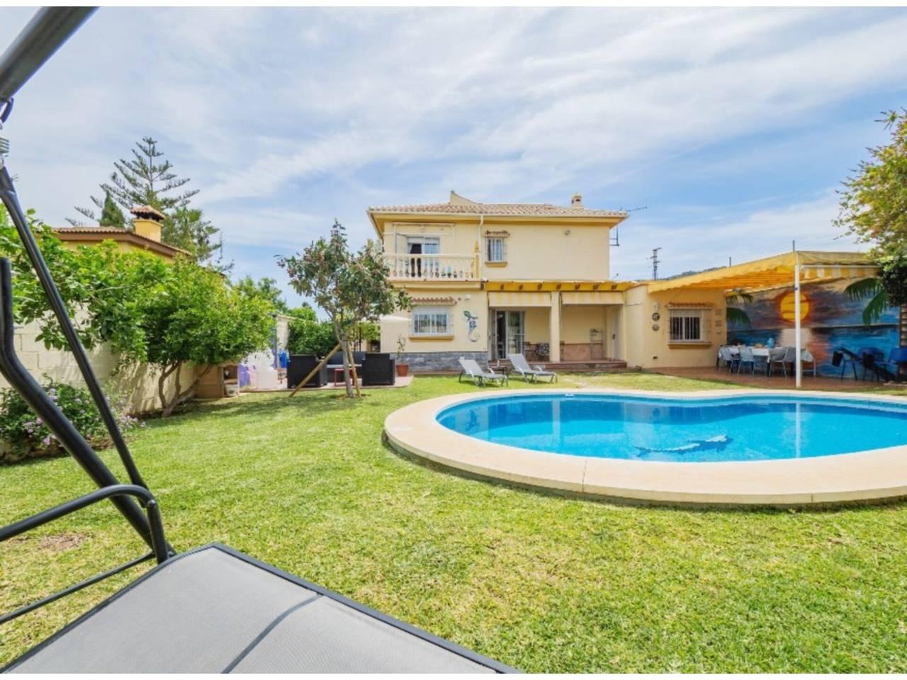Casa Adosada de 4 Dormitorios en alquiler vacacional en Málaga