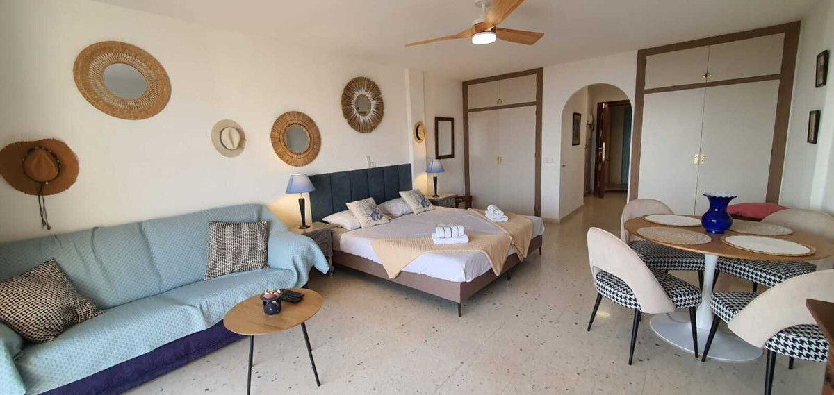 Piso de 1 Dormitorio en alquiler en Las Chapas, Marbella