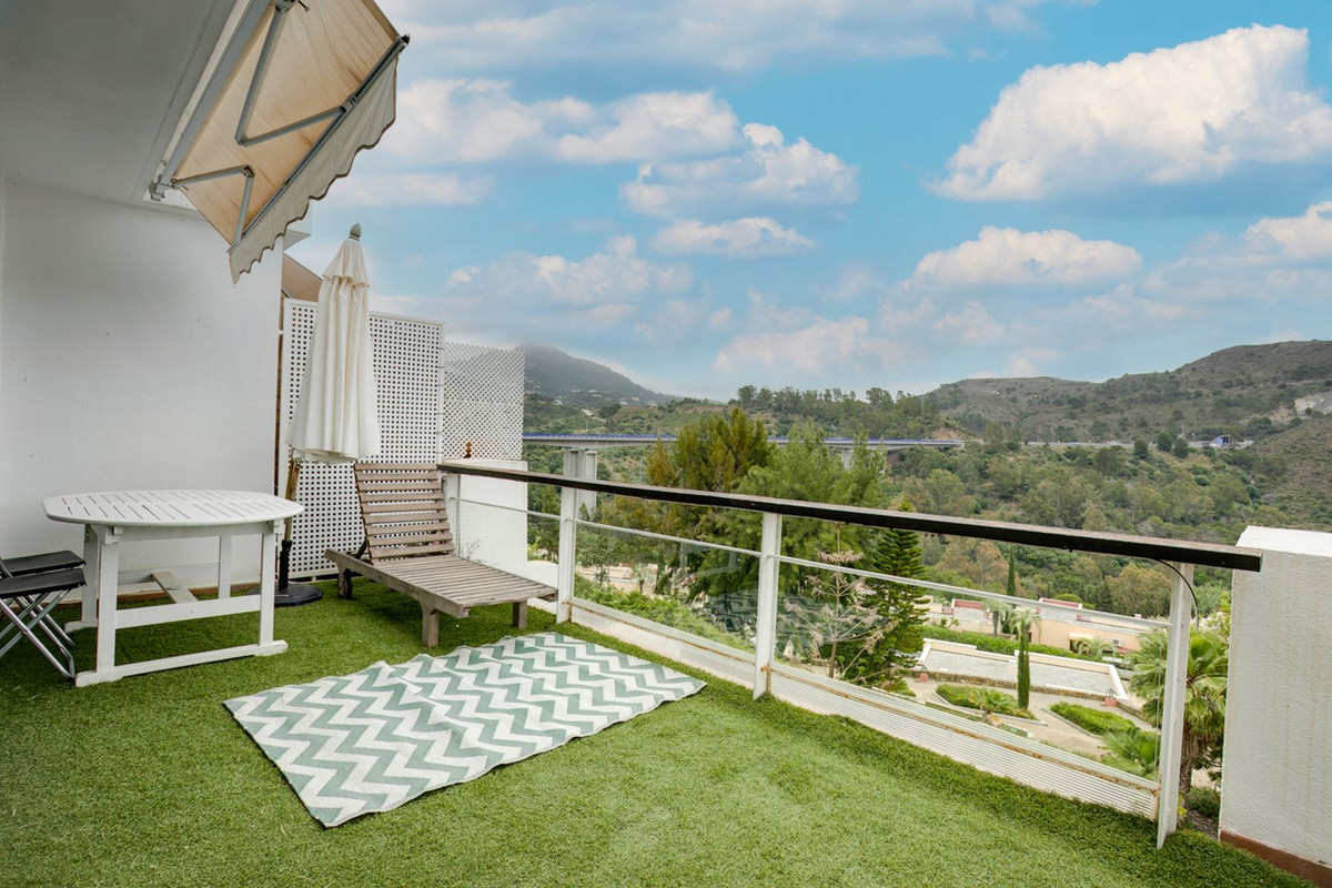 Piso de 2 Dormitorios y 2 Baños en venta en Benahavís