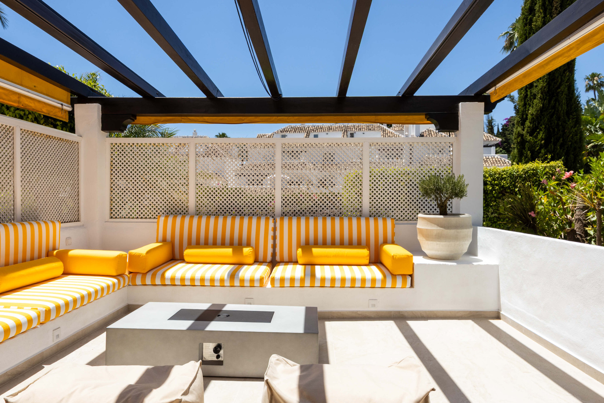 Piso de 3 Dormitorios y 2 Baños en venta en Nueva Andalucía, Marbella