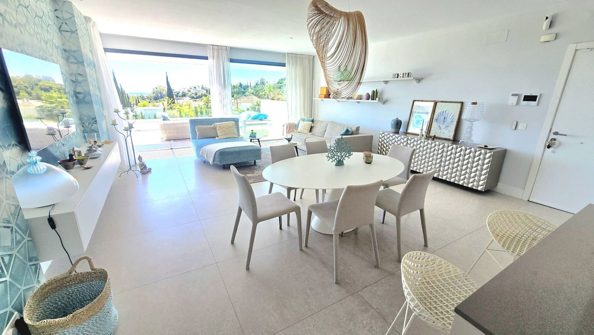 Piso de 2 Dormitorios y 2 Baños en venta en Benahavís
