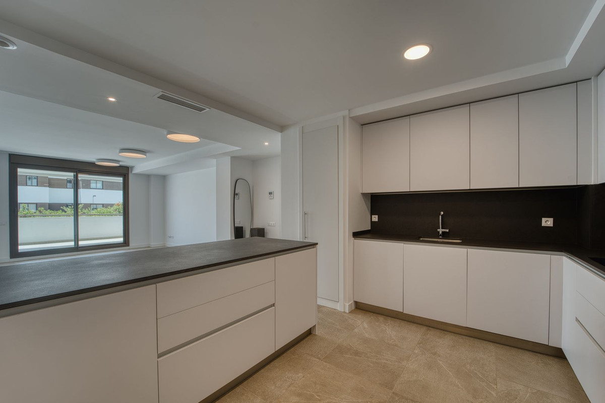 Piso de 2 Dormitorios y 2 Baños en venta en Estepona