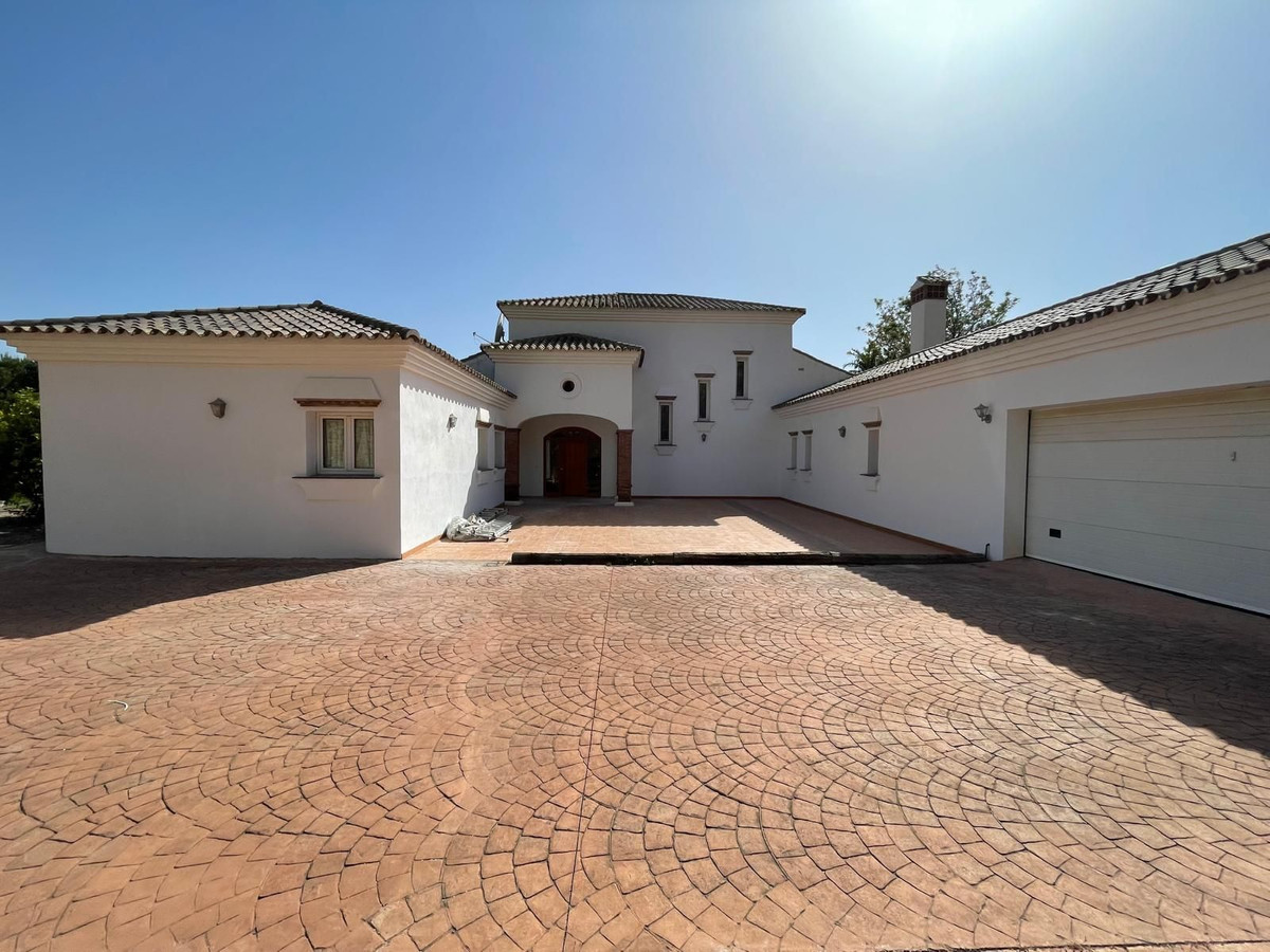 Casa de 5 Dormitorios y 4 Baños en venta en Mijas