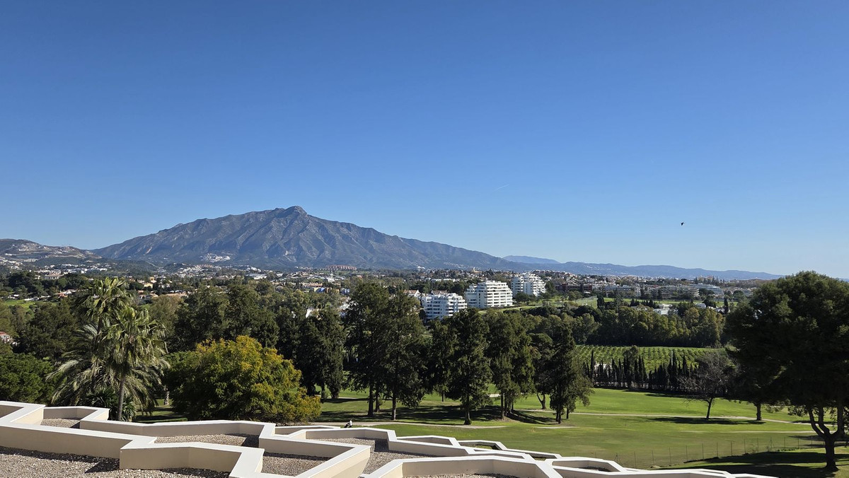 Piso de 1 Dormitorio y 1 Baño en venta en Atalaya, Estepona