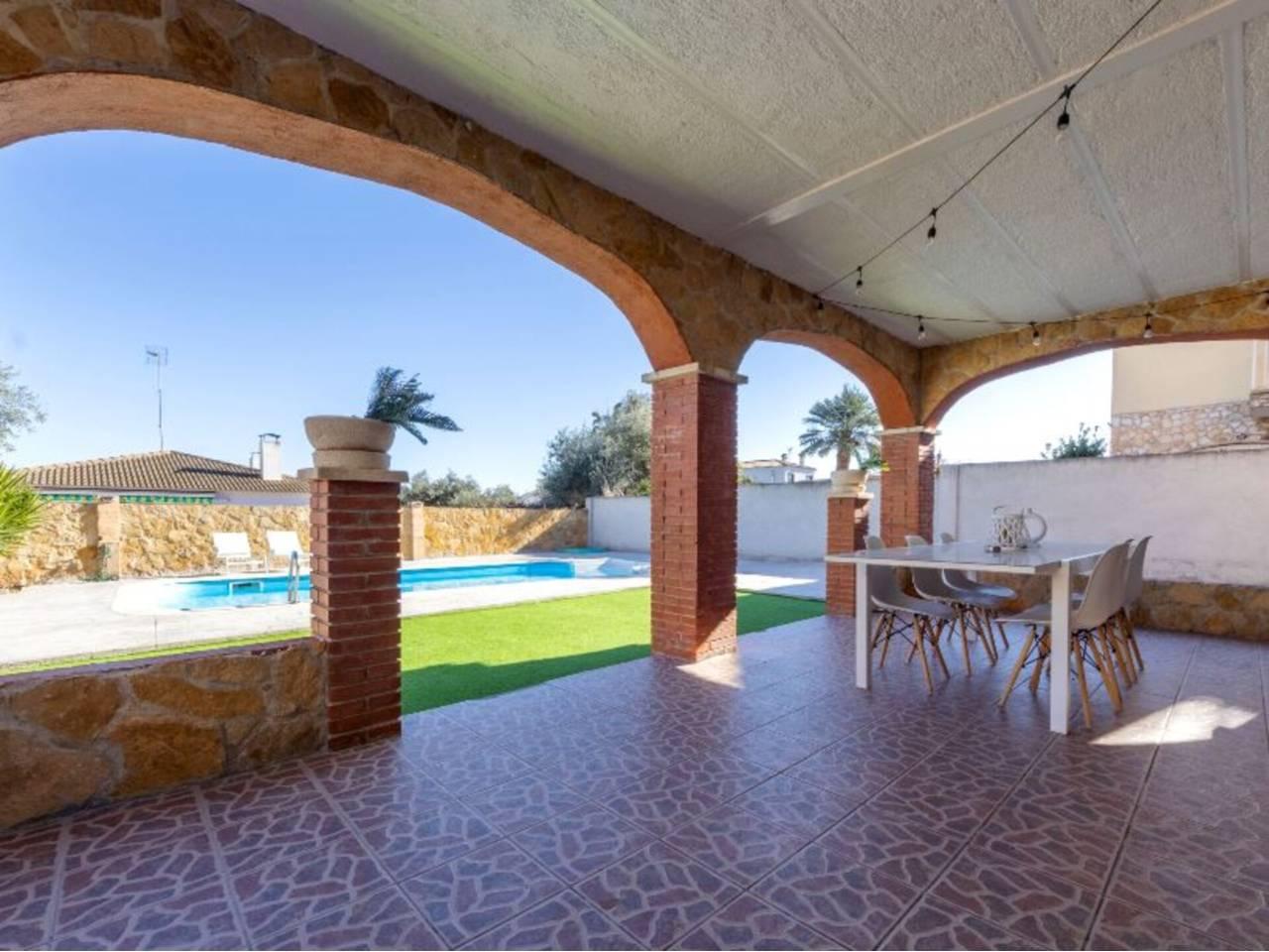 Casa Adosada de 4 Dormitorios en alquiler vacacional en Torredembarra