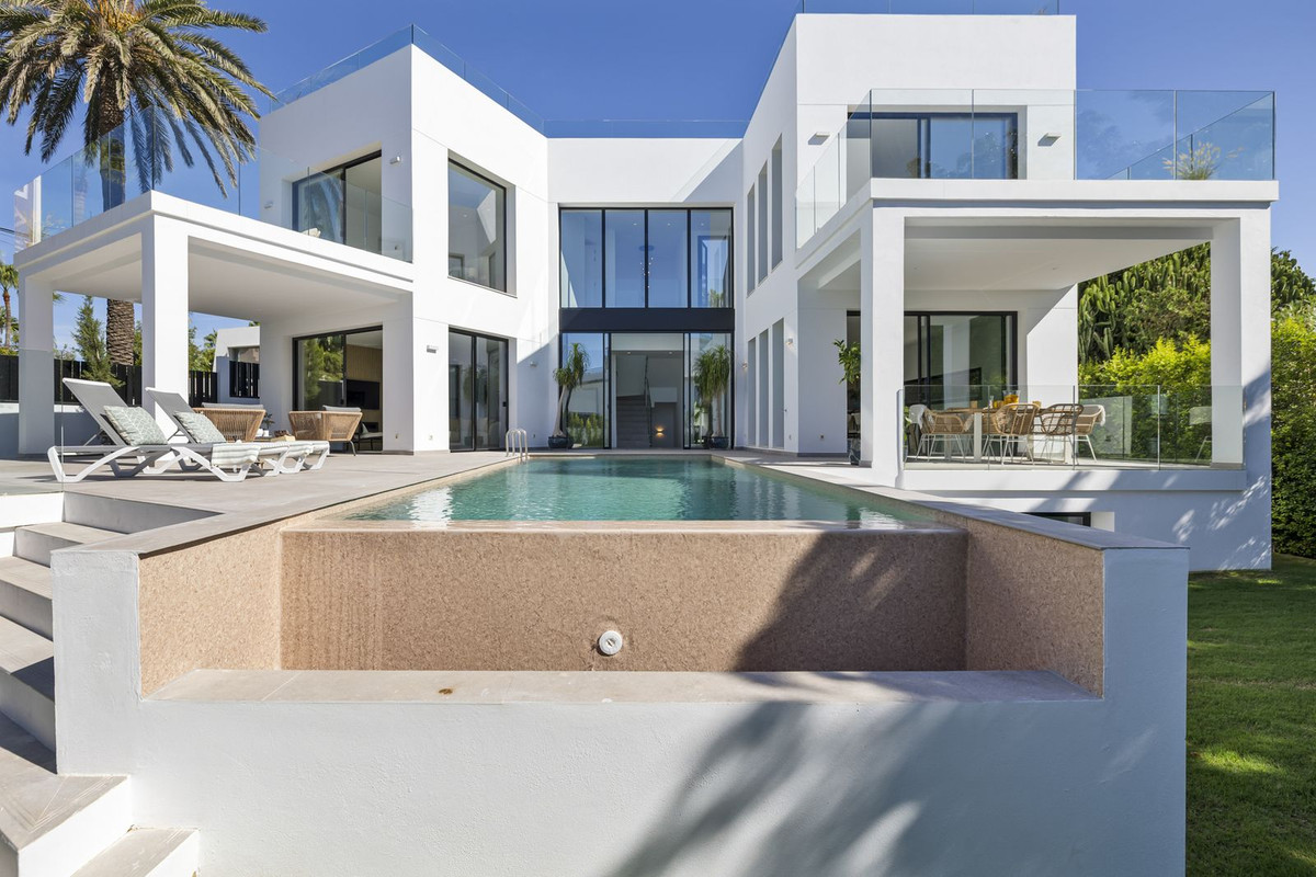 Casa de 5 Dormitorios en venta en Marbesa, Marbella