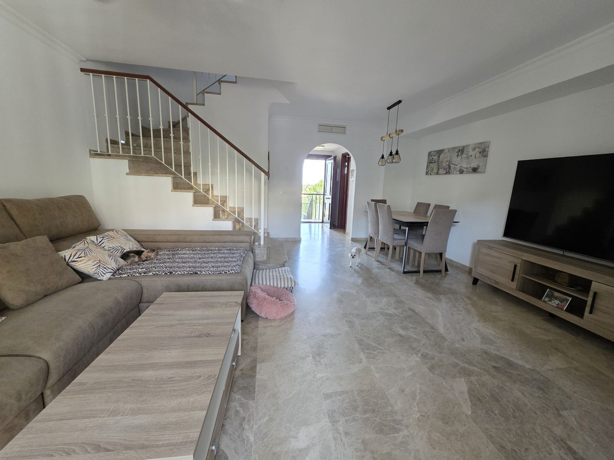 Casa Adosada de 4 Dormitorios y 3 Baños en venta en Marbella