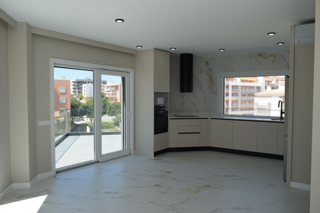 Piso de 4 Dormitorios en venta en Armação de Pêra, Silves