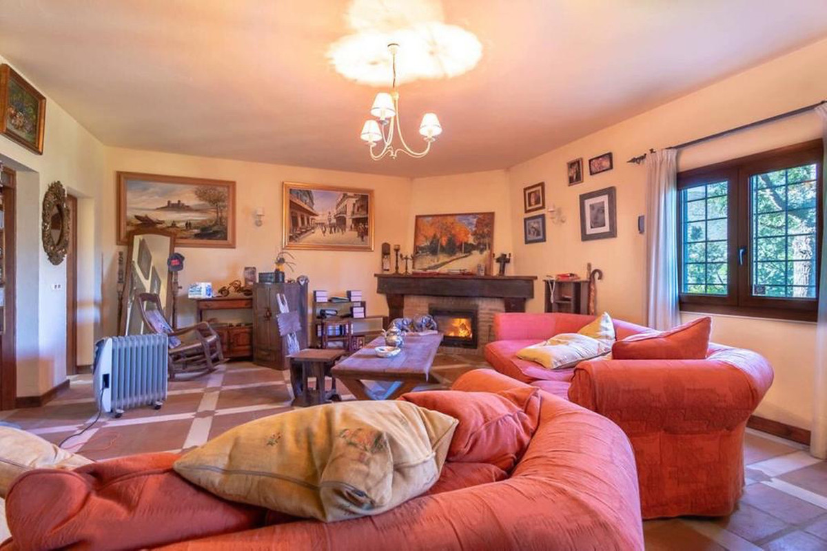 4 Bed, 4 Bath - Country House for Sale in Mijas