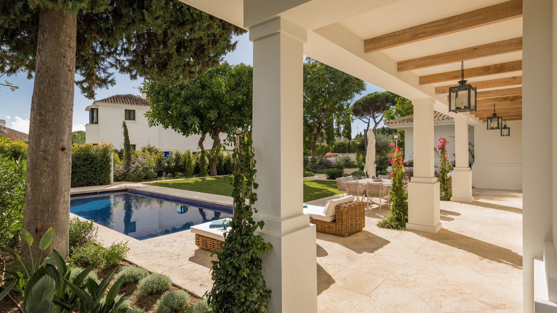 4 Bed, 12 Bath - Villa for Sale in Marbella Golden Mile