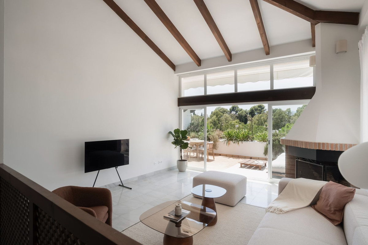 Casa Adosada de 3 Dormitorios y 2 Baños en venta en La Quinta, Benahavís