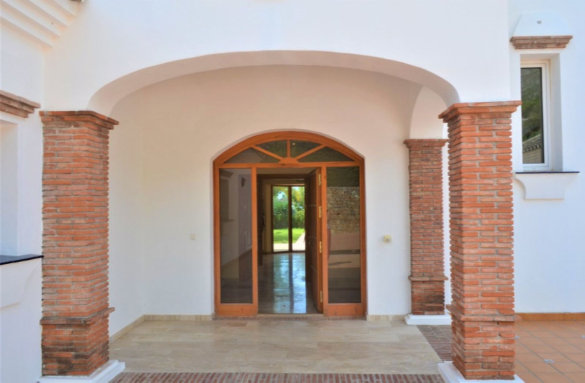 Casa de 5 Dormitorios y 4 Baños en venta en Mijas