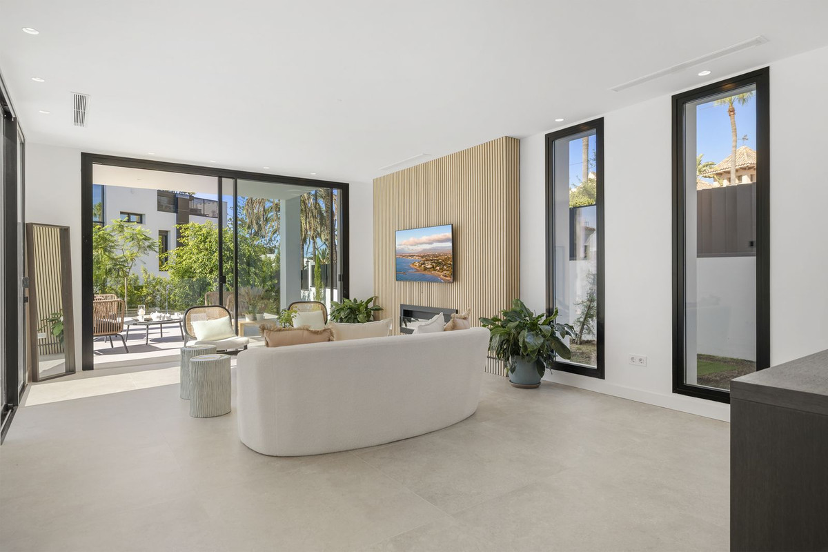 Casa de 5 Dormitorios en venta en Marbesa, Marbella
