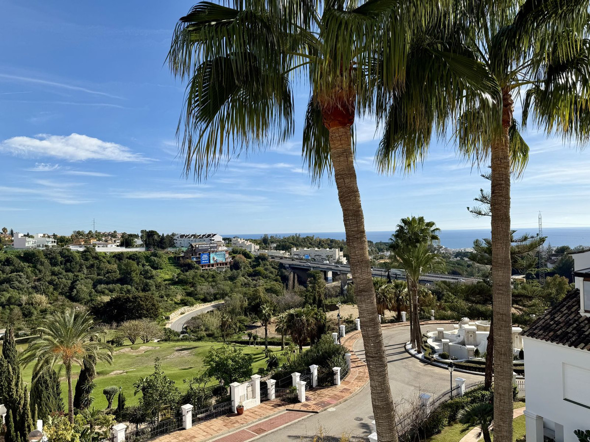 Ático de 4 Dormitorios en alquiler en Milla de Oro, Marbella