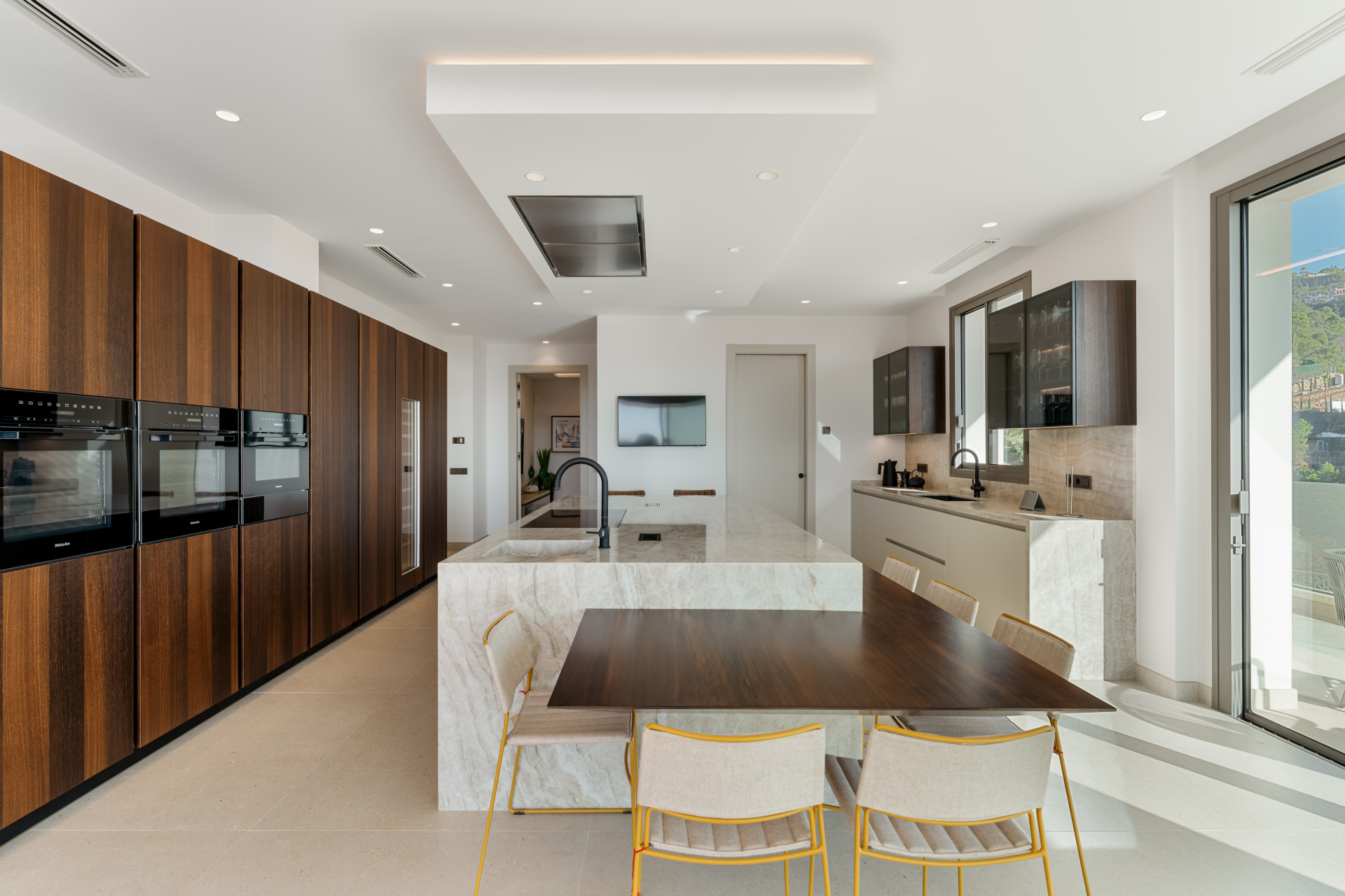 6 Bed, 8 Bath - Villa for Sale in La Zagaleta, Benahavis
