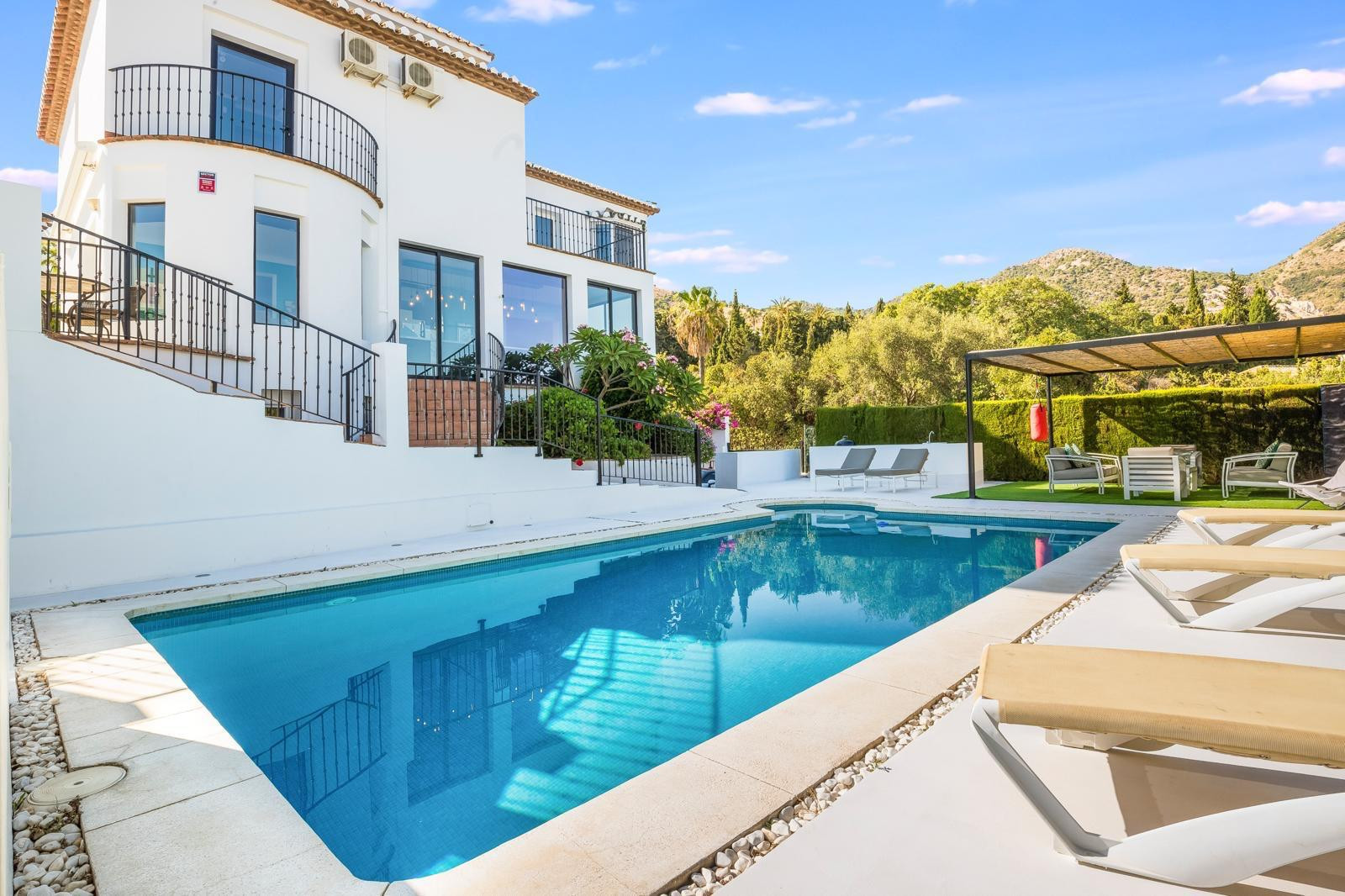 Casa de 6 Dormitorios y 6 Baños en venta en Benalmádena Pueblo