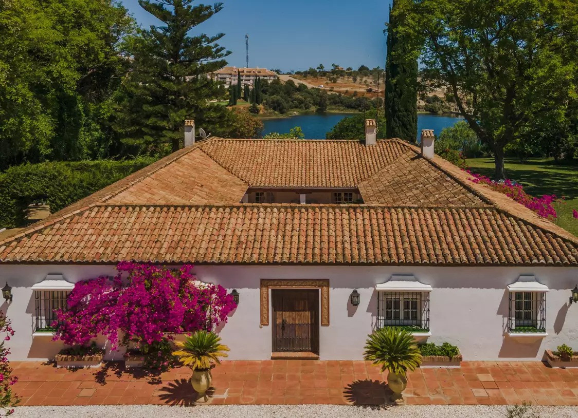 Finca de 6 Dormitorios y 4 Baños en alquiler vacacional en Cancelada, Estepona