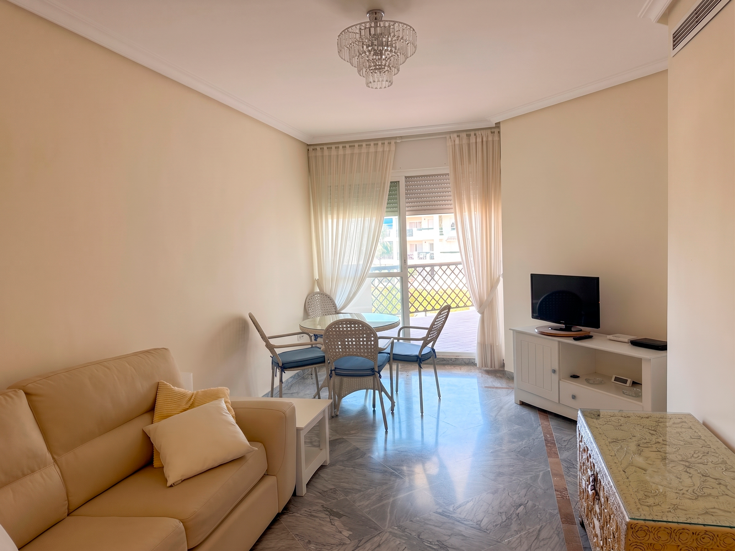 Piso de 3 Dormitorios y 2 Baños en venta en Puerto Banús, Marbella