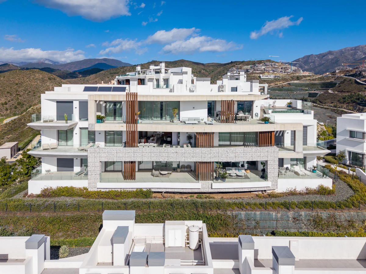 Piso de 3 Dormitorios y 2 Baños en venta en La Quinta, Benahavís