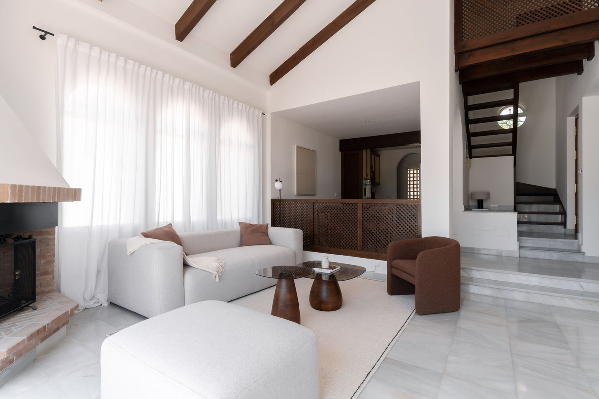 Casa Adosada de 3 Dormitorios y 2 Baños en venta en La Quinta, Benahavís