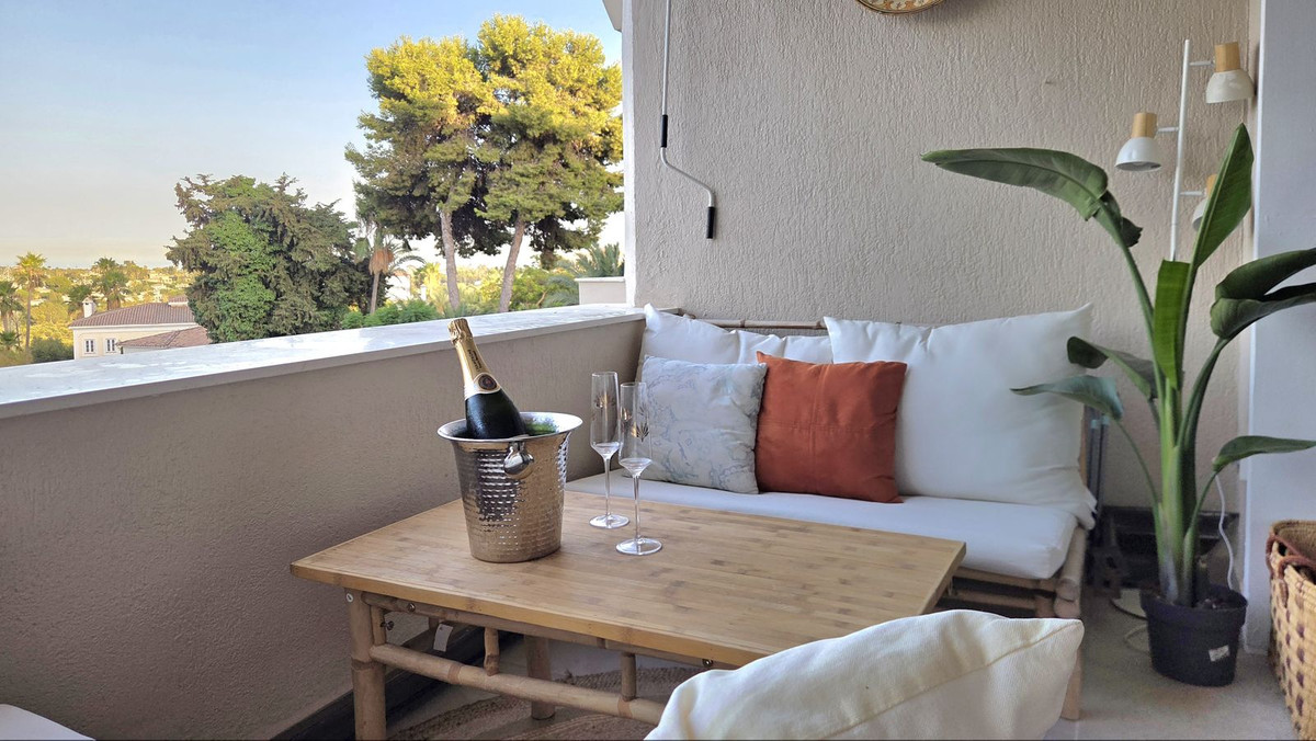Piso de 1 Dormitorio y 1 Baño en venta en Atalaya, Estepona
