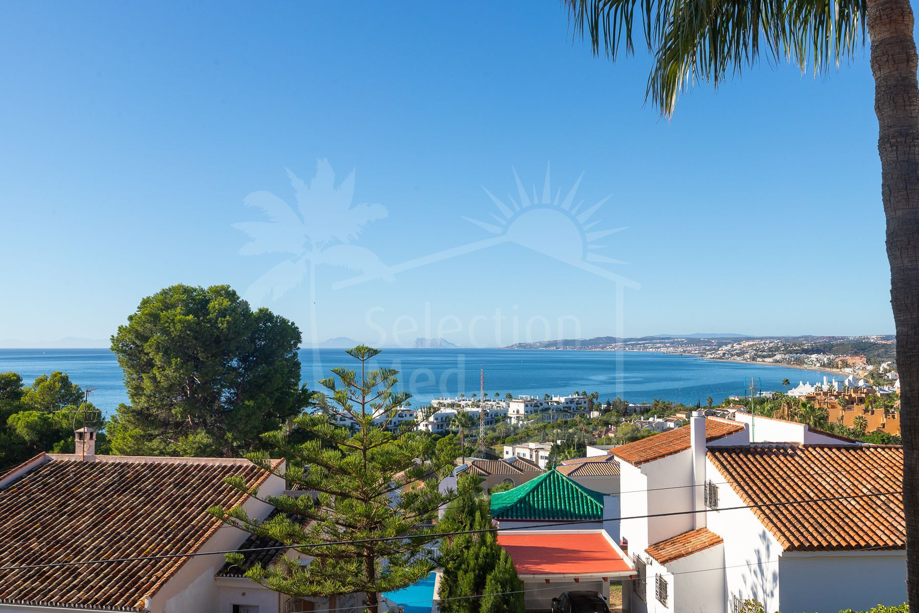 Casa de 6 Dormitorios y 4 Baños en venta en Estepona