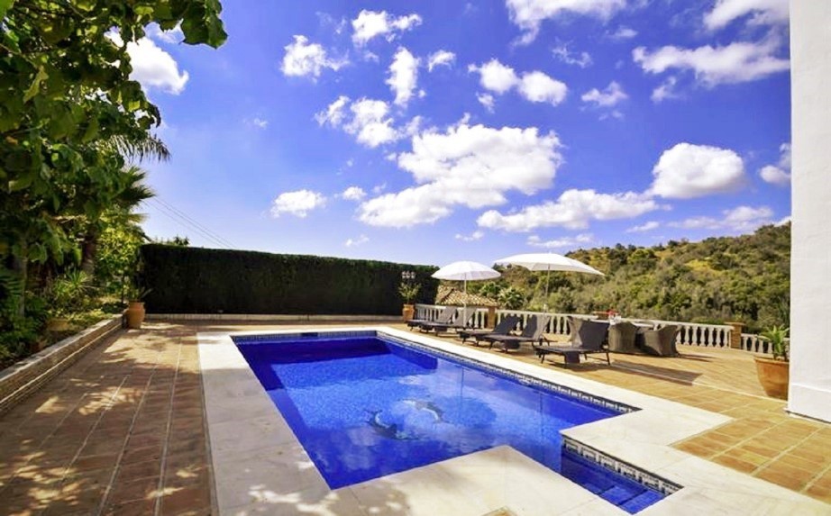 Casa de 4 Dormitorios y 6 Baños en alquiler vacacional en El Rosario, Marbella