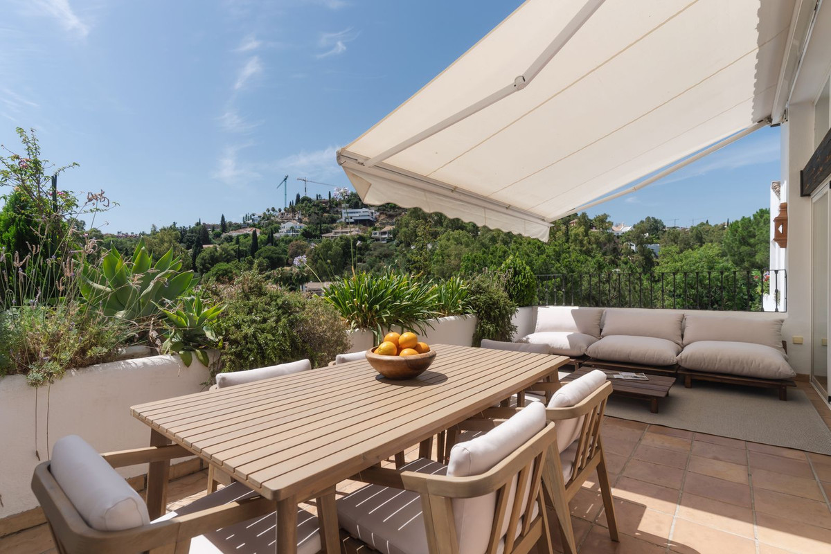 Casa Adosada de 3 Dormitorios y 2 Baños en venta en La Quinta, Benahavís