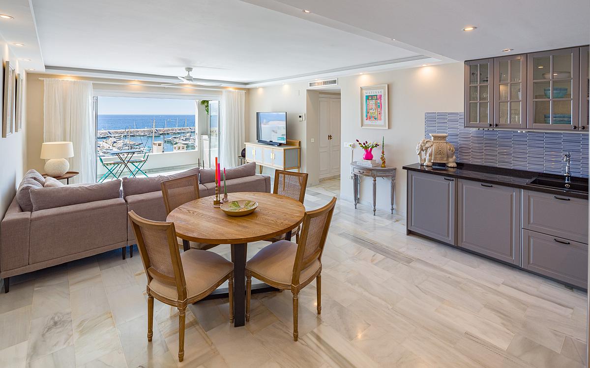 Piso de 2 Dormitorios en venta en Puerto Banús, Marbella