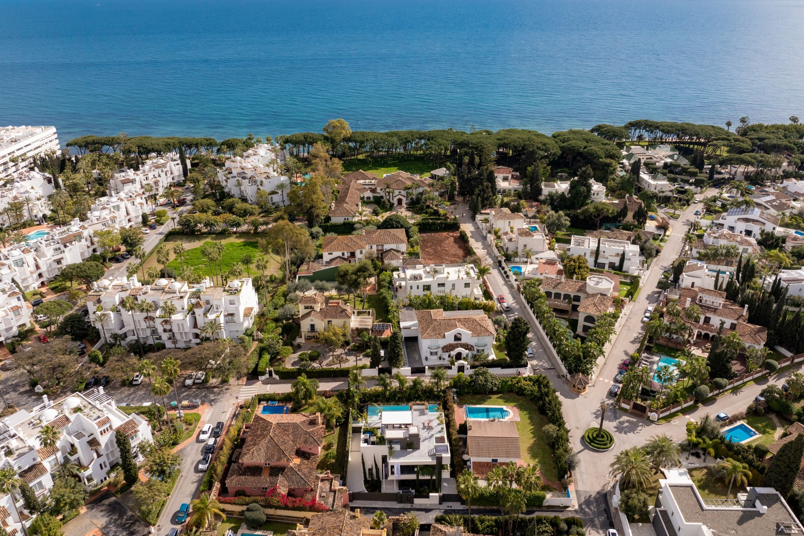 5 Bed, 7 Bath - Villa for Sale in Marbella Golden Mile
