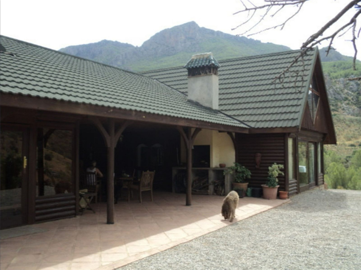 Finca de 3 Dormitorios en venta en Ardales
