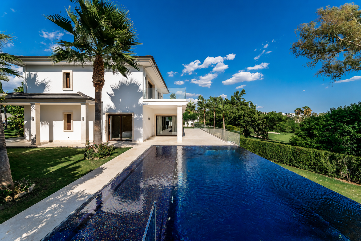 Casa de 5 Dormitorios en venta en Nueva Andalucía, Marbella