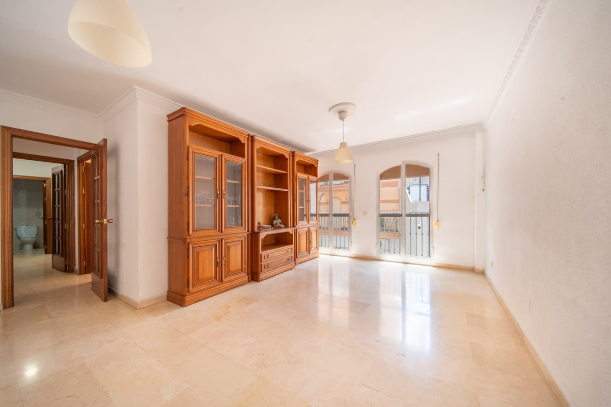 Piso de 4 Dormitorios y 2 Baños en venta en Fuengirola