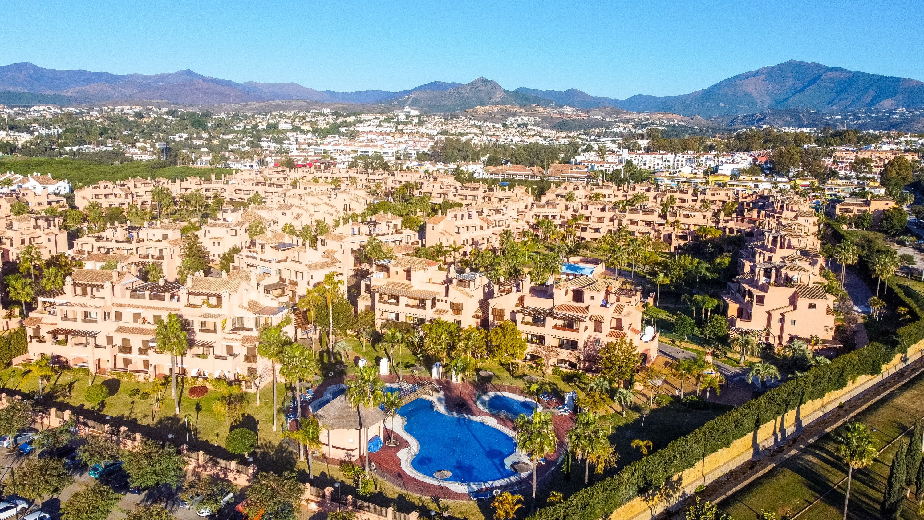 2 Bed - Apartment Holiday Rental in New Golden Mile, Atalaya Isdabe