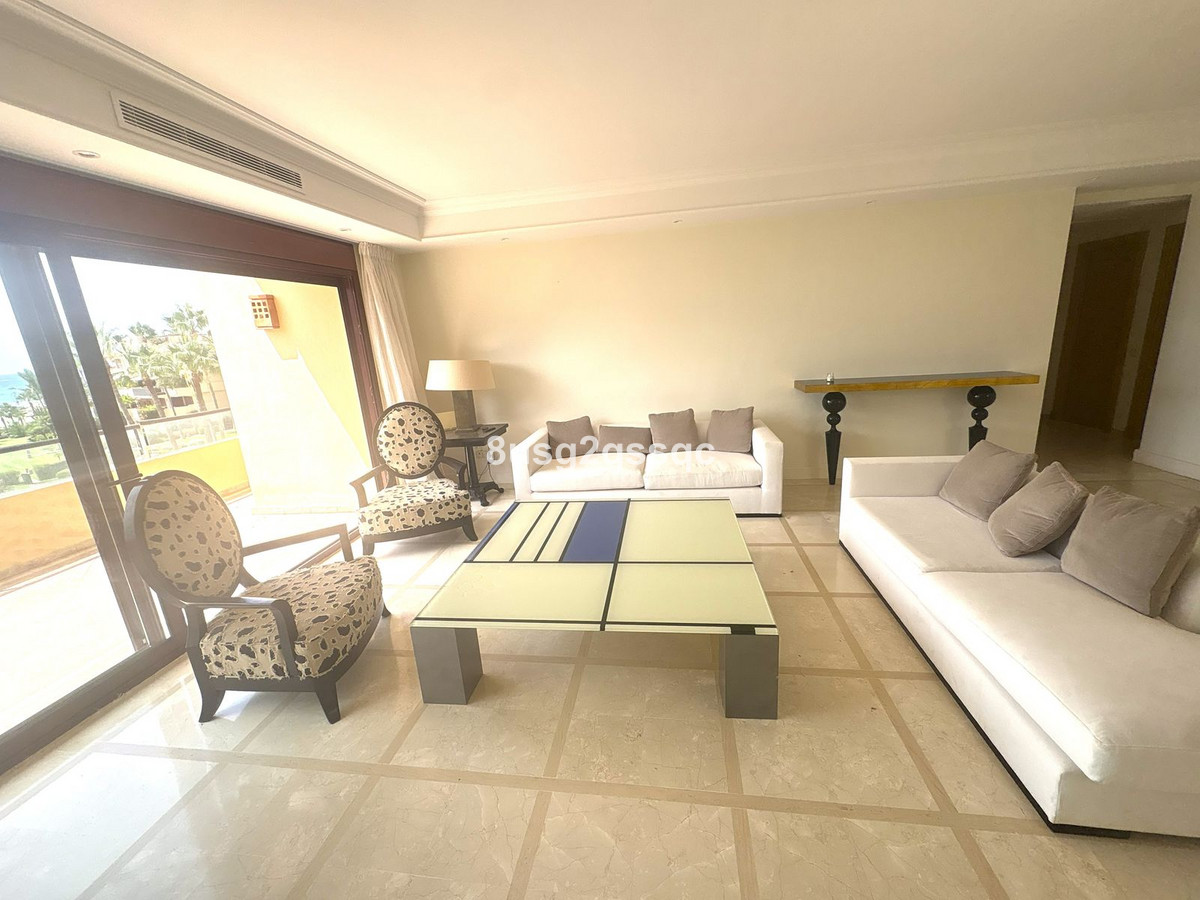 Ático de 3 Dormitorios y 3 Baños en venta en Cancelada, Estepona