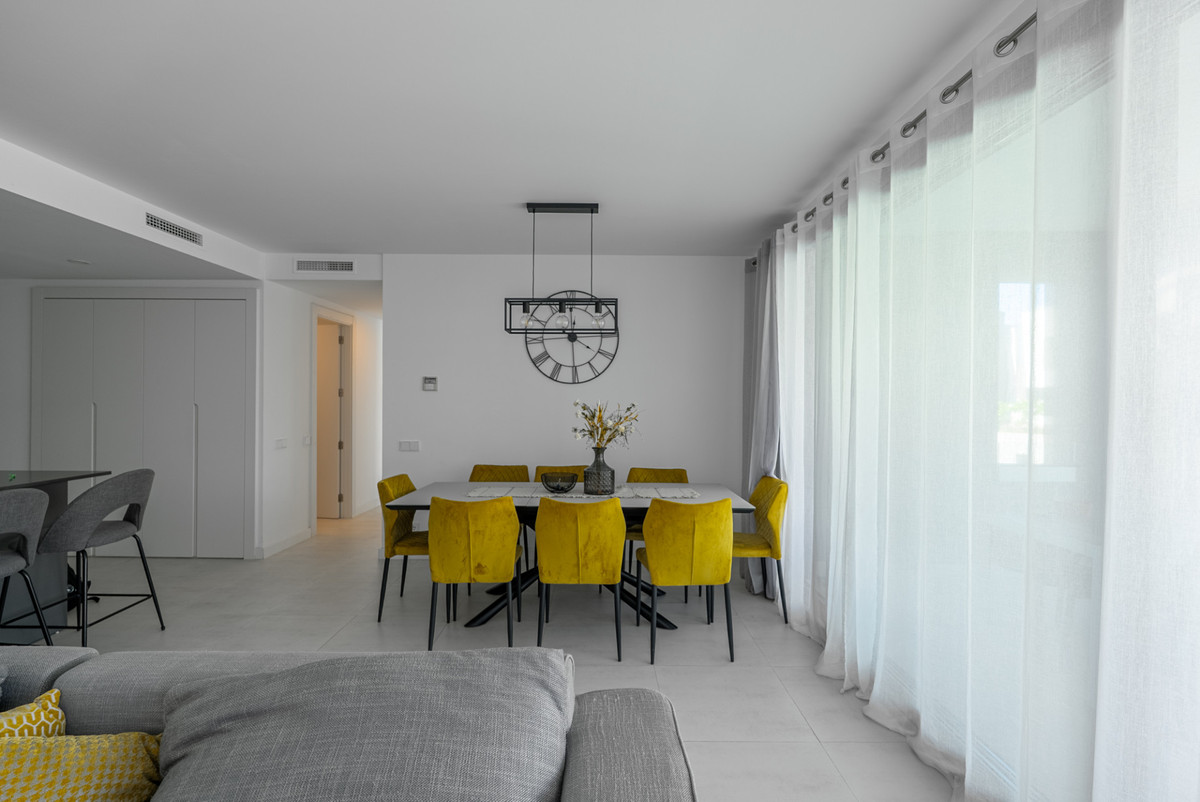 Piso de 4 Dormitorios en alquiler en Nueva Milla de Oro, Estepona
