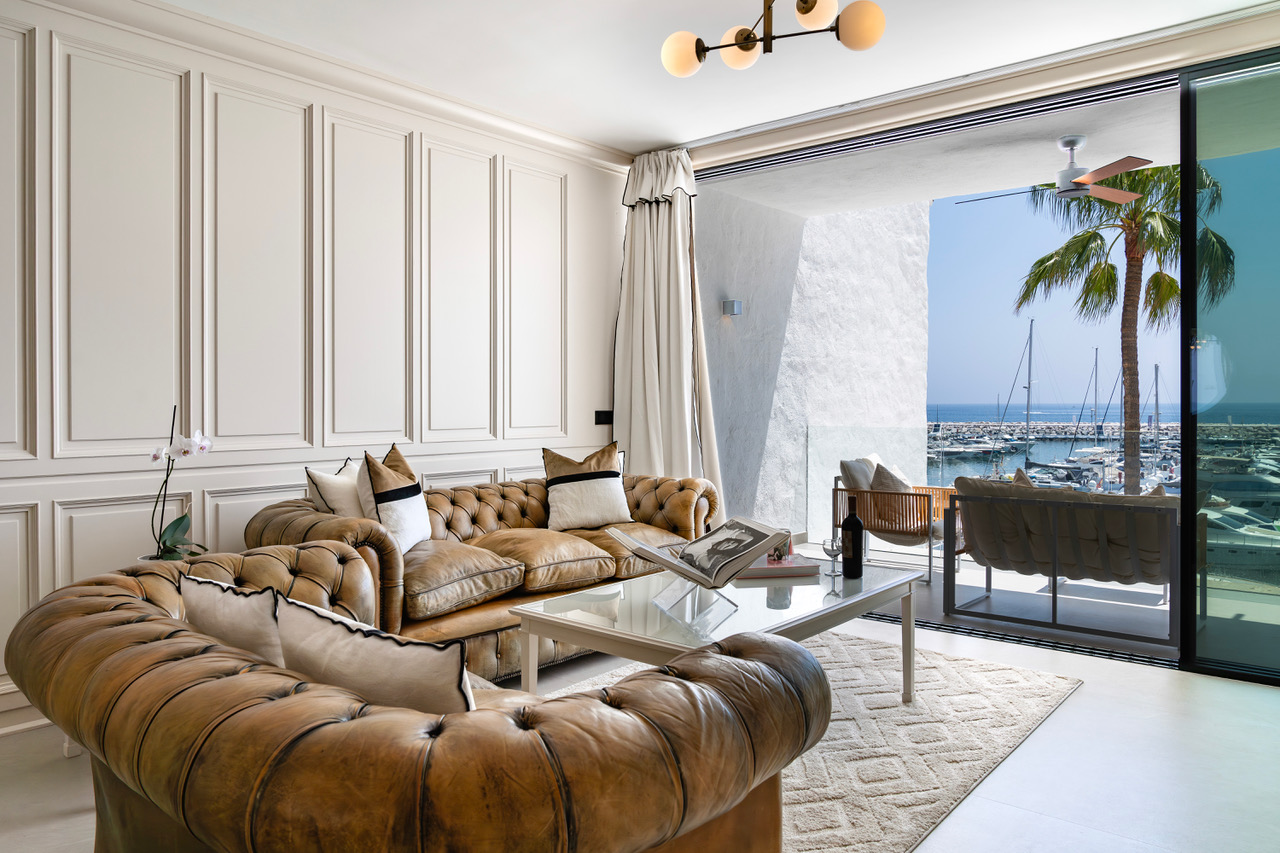 Piso de 2 Dormitorios y 2 Baños en venta en Puerto Banús, Marbella