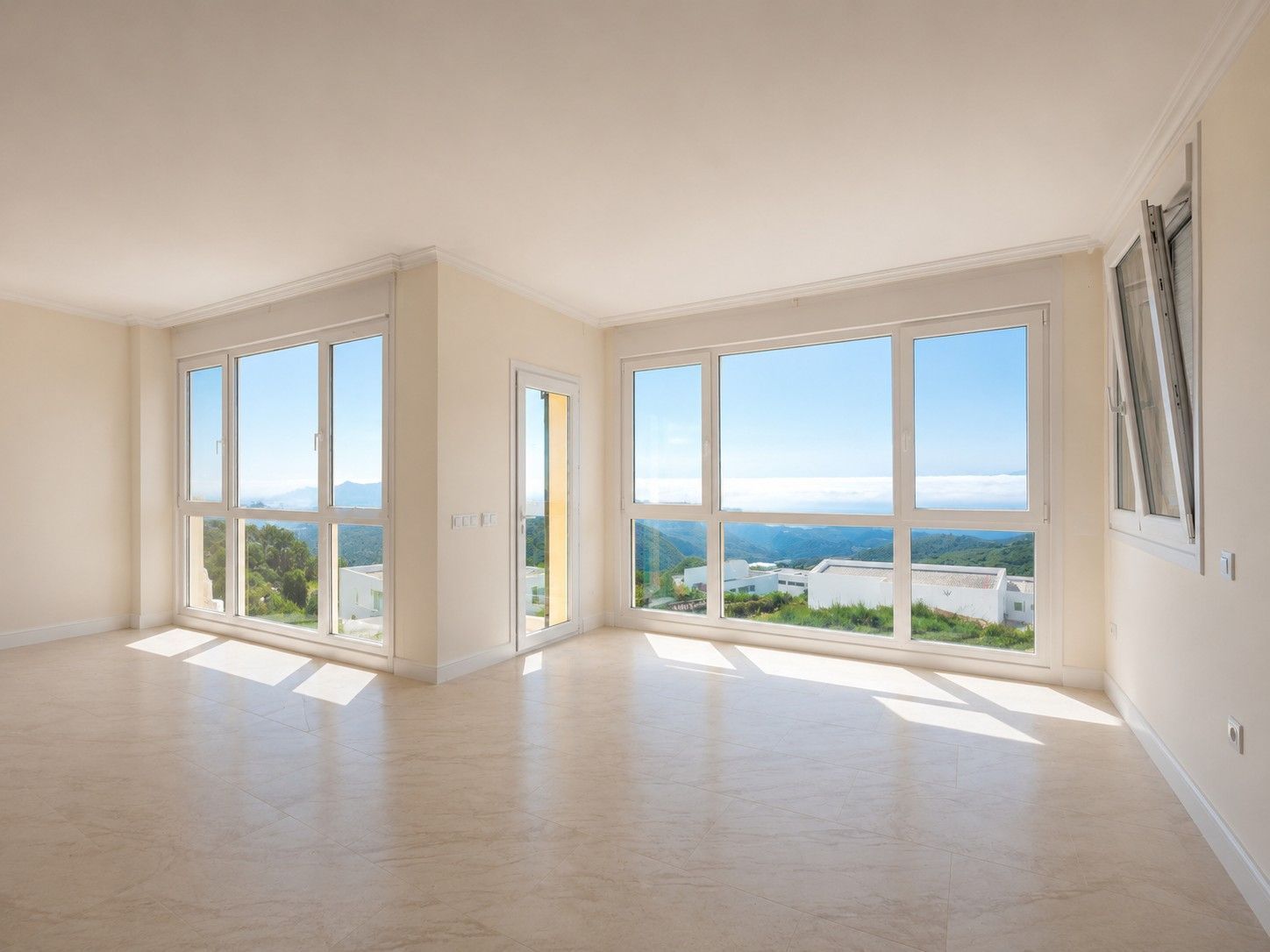Casa de 4 Dormitorios y 5 Baños en venta en Tarifa