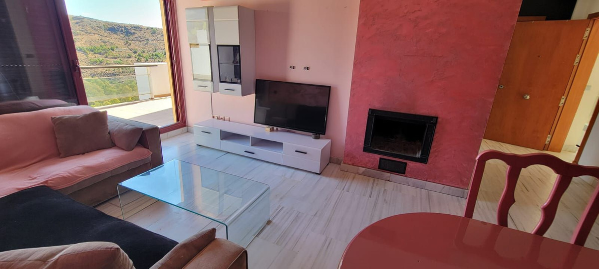 Ático de 3 Dormitorios y 2 Baños en venta en Nueva Milla de Oro, Estepona