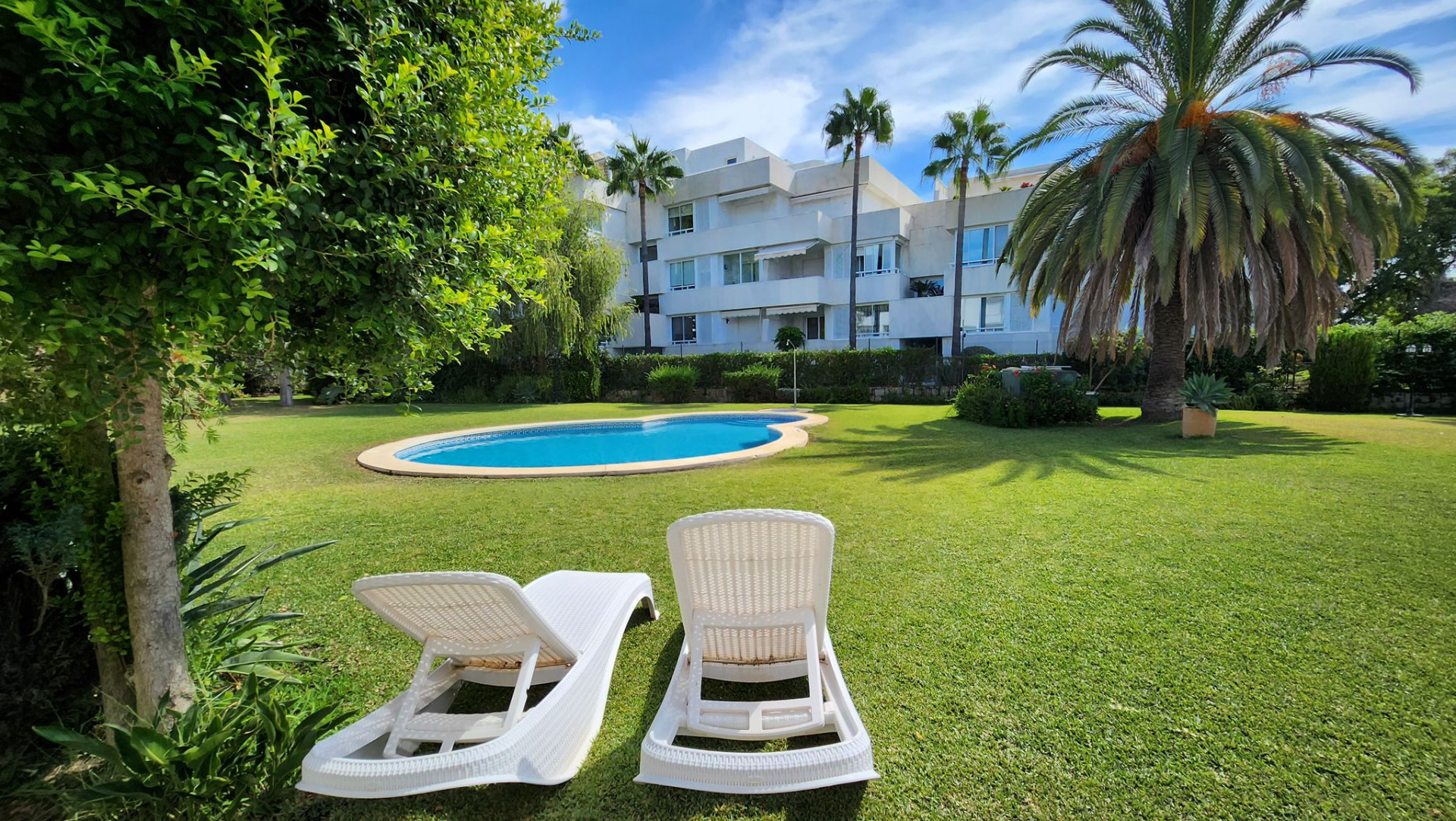 Casa Adosada de 3 Dormitorios y 2 Baños en alquiler en Nueva Andalucía, Marbella