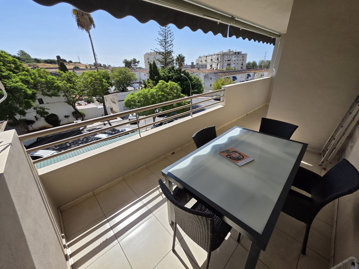 Piso de 3 Dormitorios en venta en Nueva Andalucía, Marbella
