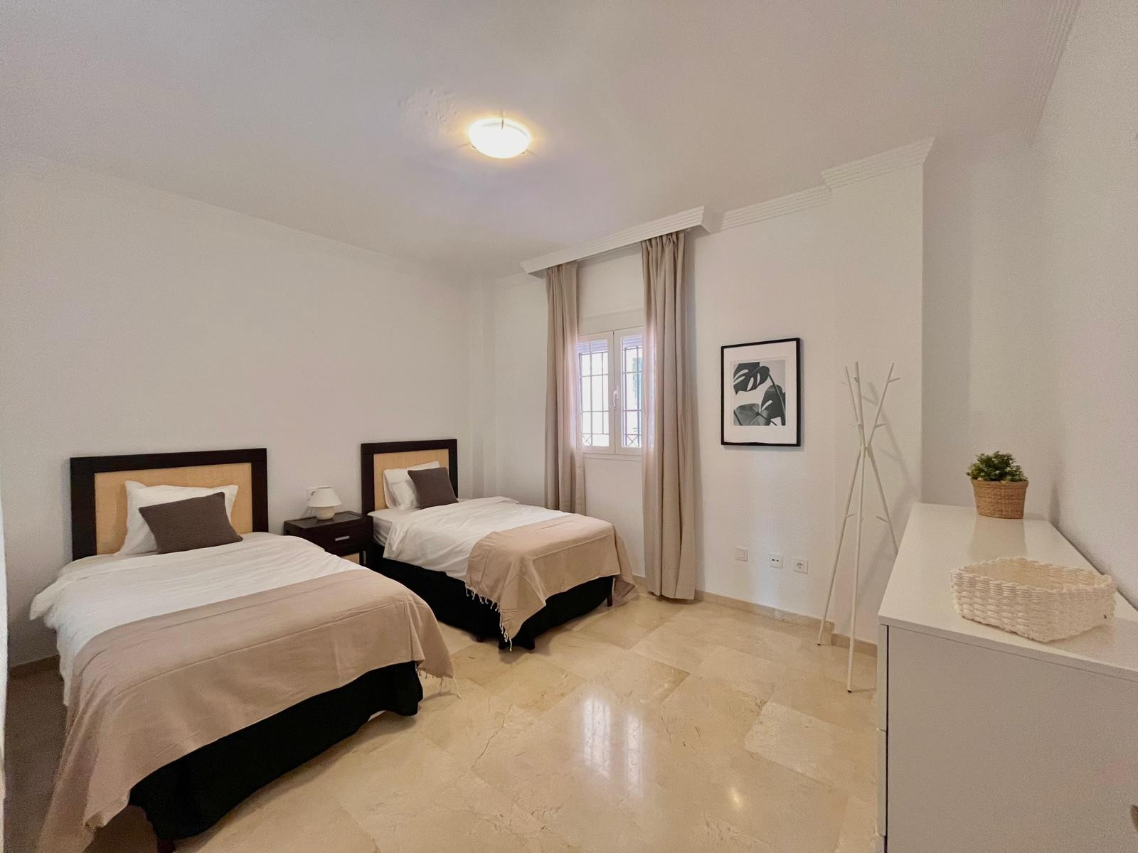 Piso de 2 Dormitorios en venta en Nueva Andalucía, Marbella