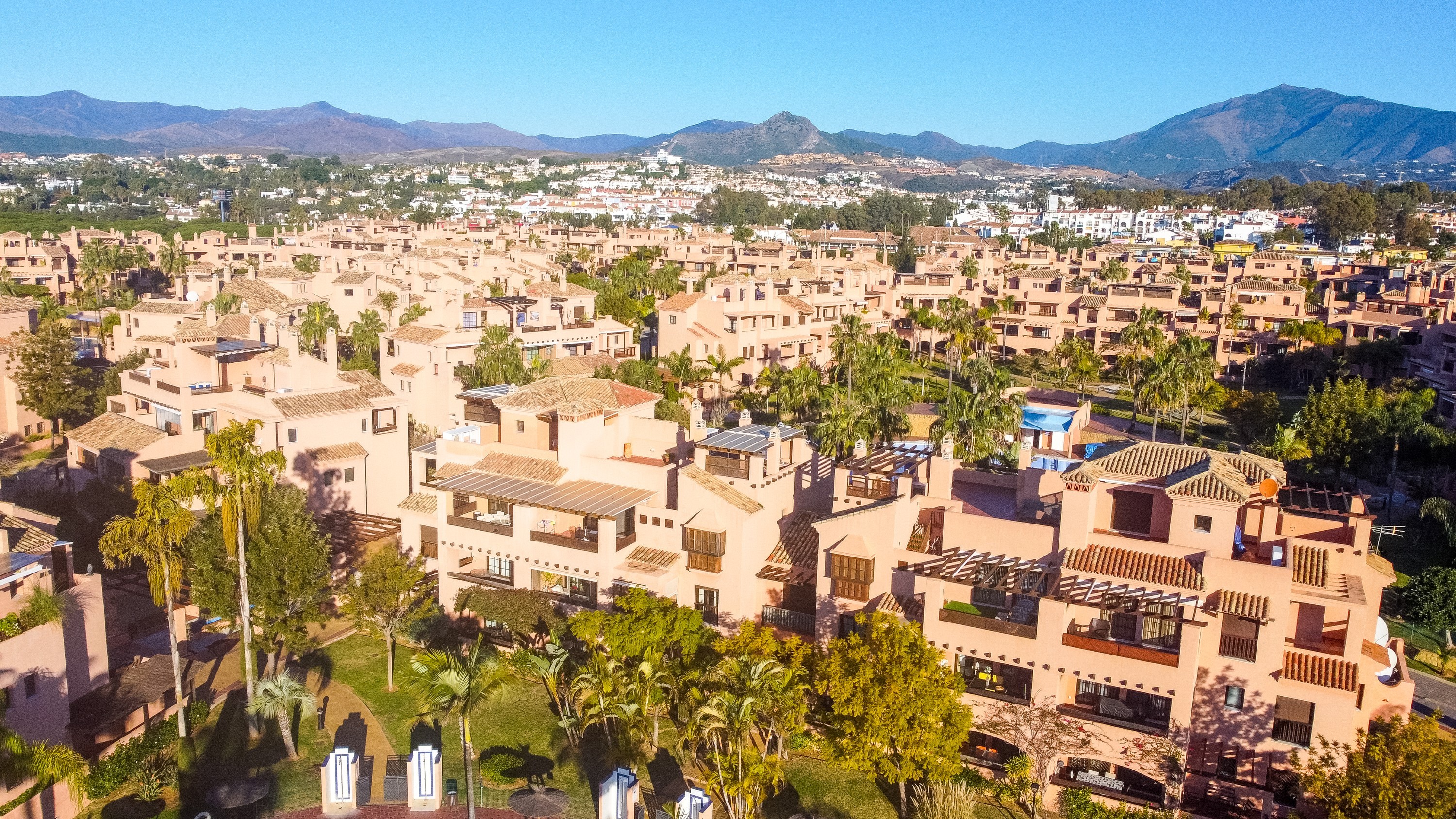 2 Bed - Apartment Holiday Rental in New Golden Mile, Atalaya Isdabe