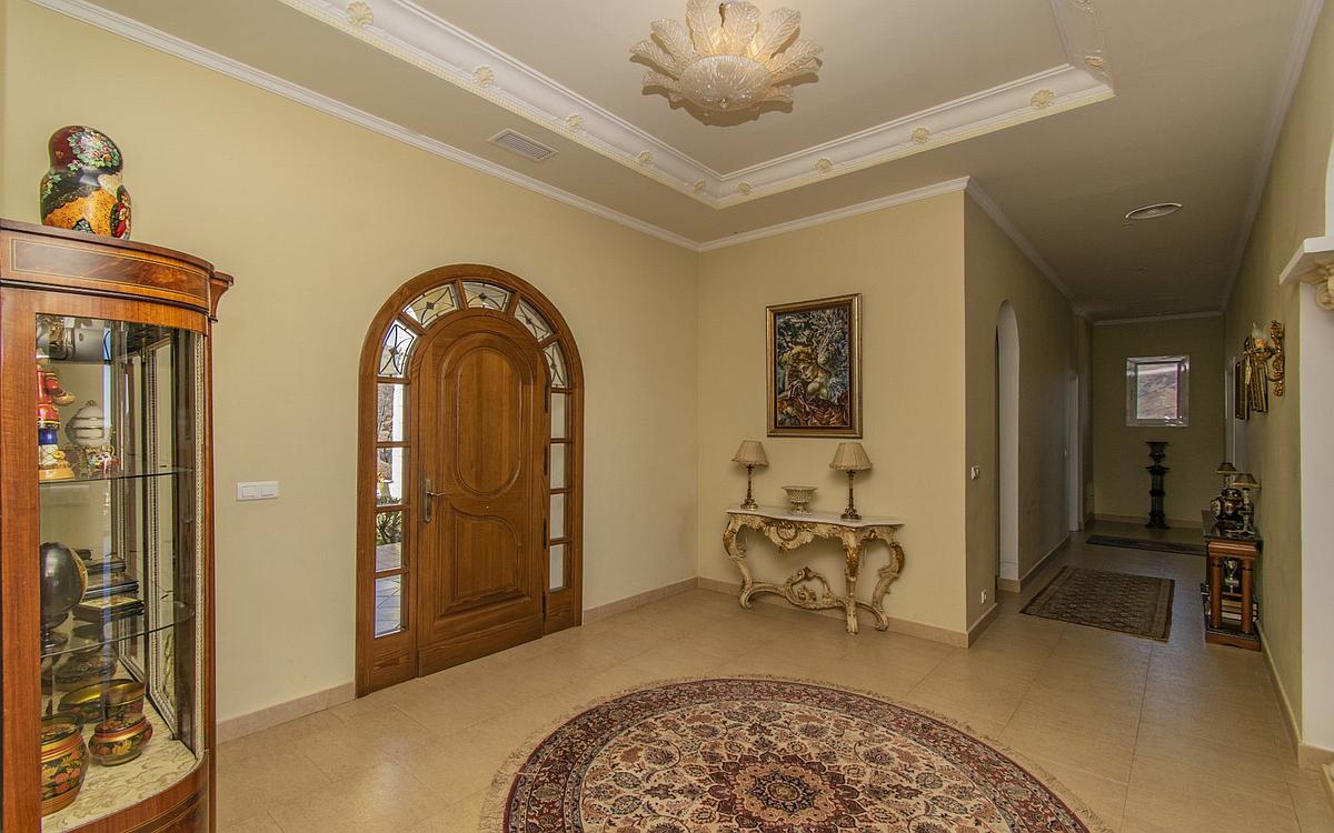 Casa de 7 Dormitorios y 6 Baños en venta en Estepona