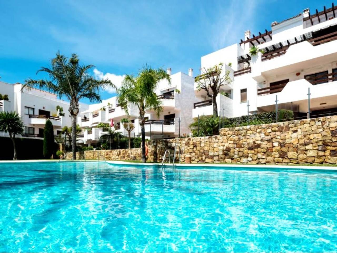 Piso de 2 Dormitorios y 1 Baño en alquiler vacacional en La Alqueria, Estepona