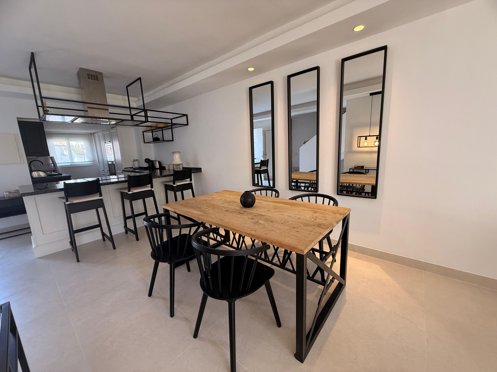 Casa Adosada de 3 Dormitorios y 2 Baños en alquiler en Nueva Andalucía, Marbella
