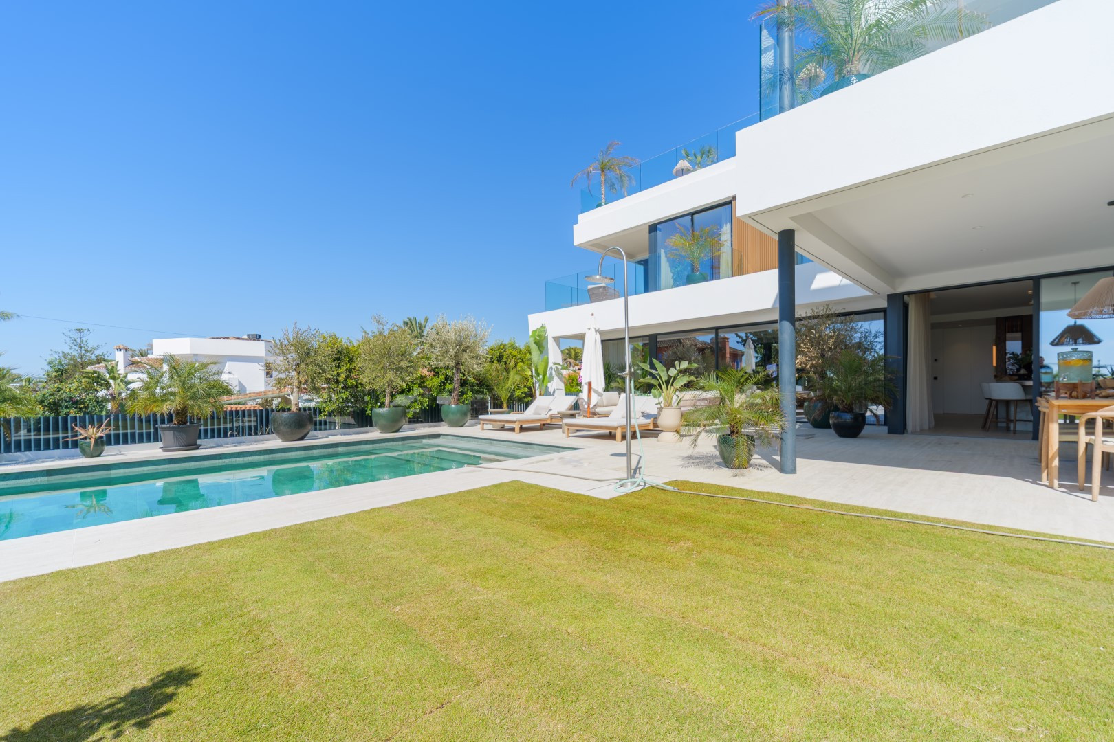 Casa de 4 Dormitorios y 4 Baños en venta en Marbesa, Marbella