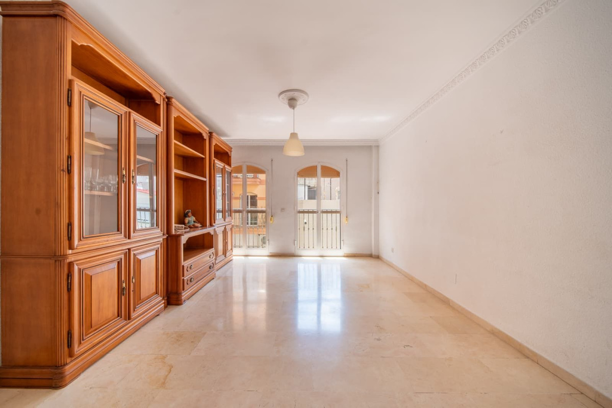 Piso de 4 Dormitorios y 2 Baños en venta en Fuengirola
