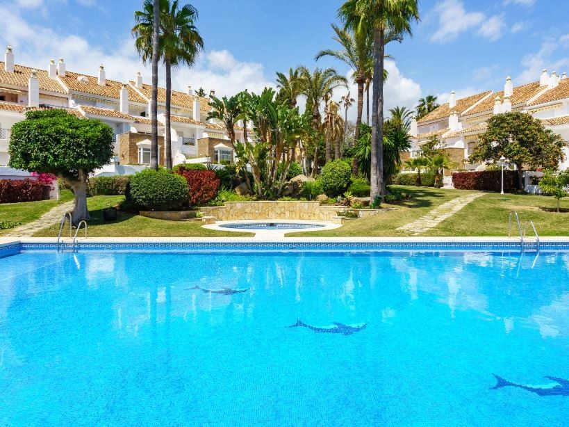 Piso de 4 Dormitorios y 2 Baños en alquiler vacacional en La Alqueria, Estepona